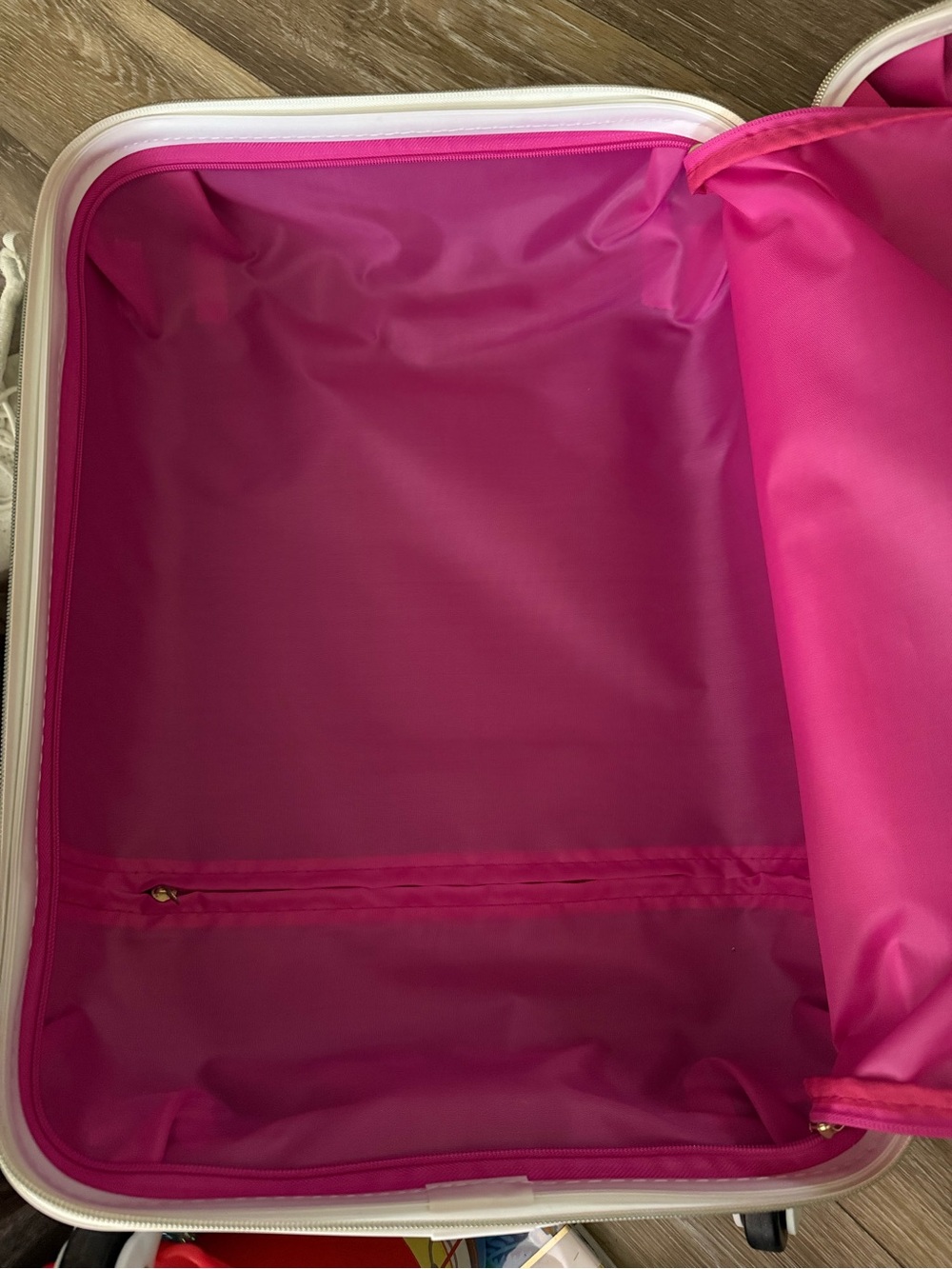 Lilly Pulitzer Hard Shell Carry-On Suitcase - Picture 5 of 9